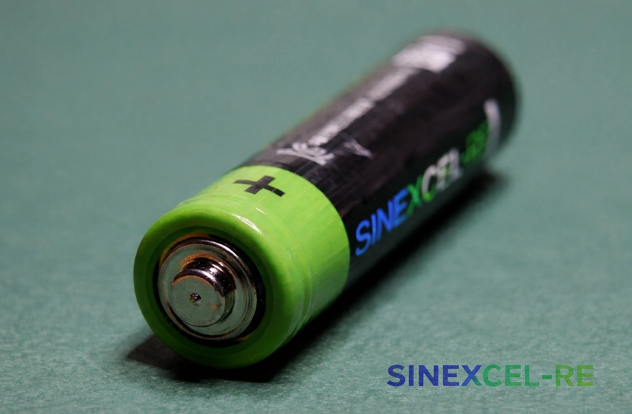 battery-cell-with-green-and-black-design-explains-battery-type