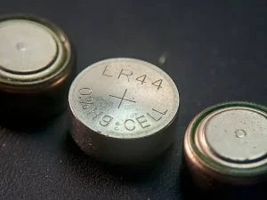 LR44 电池芯的规格